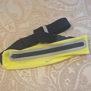Nike Neon Yellow and Black Reflective Zip Running Waist Pouch Fanny Pack